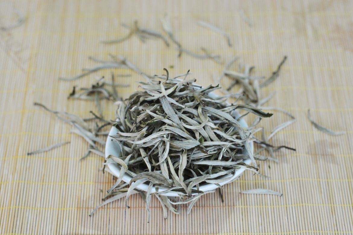 White loose leaf tea